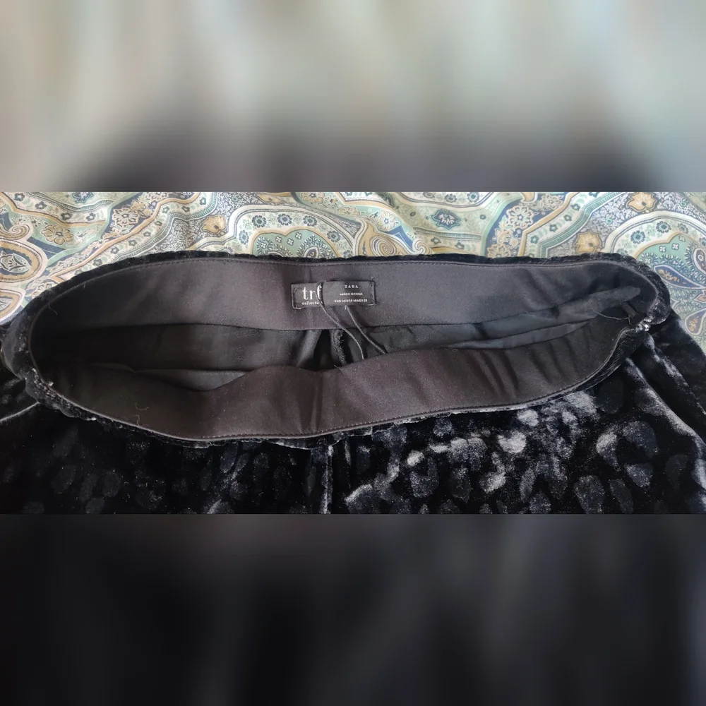 Zara Black Textured Velvet Pants - Picture 6 of 16